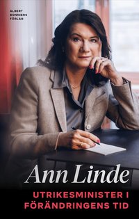 Omslaget till Utrikesminister i förändringens tid av Ann Linde