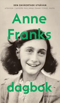 Omslaget till Anne Franks dagbok : den oavkortade utgåvan – anteckningar från gömstället 12 juni 1942–1 augusti 1944 av Anne Frank
