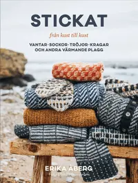 Omslaget till Stickat från kust till kust : Vantar, sockor, tröjor, sjalar och andra värmande plagg av Erika Åberg