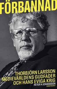 Omslaget till Förbannad : Thorbjörn Larsson, medievärldens gudfader och hans eviga krig av Peter H Johansson